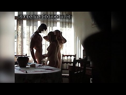 ❤️ Sexu-lagunek gizon erraldoi bat eta hirukote batera gonbidatzen dituzte berarekin Porno fb pornoan eu.pi-porno.ru ☑